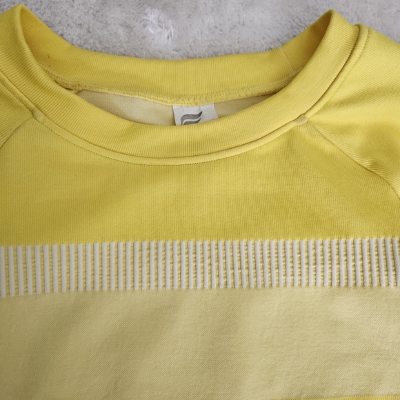NEW Fabletics Yellow Seamless Cropped Top Size XS Activewear Colorblock Athletic - Picture 3 of 8